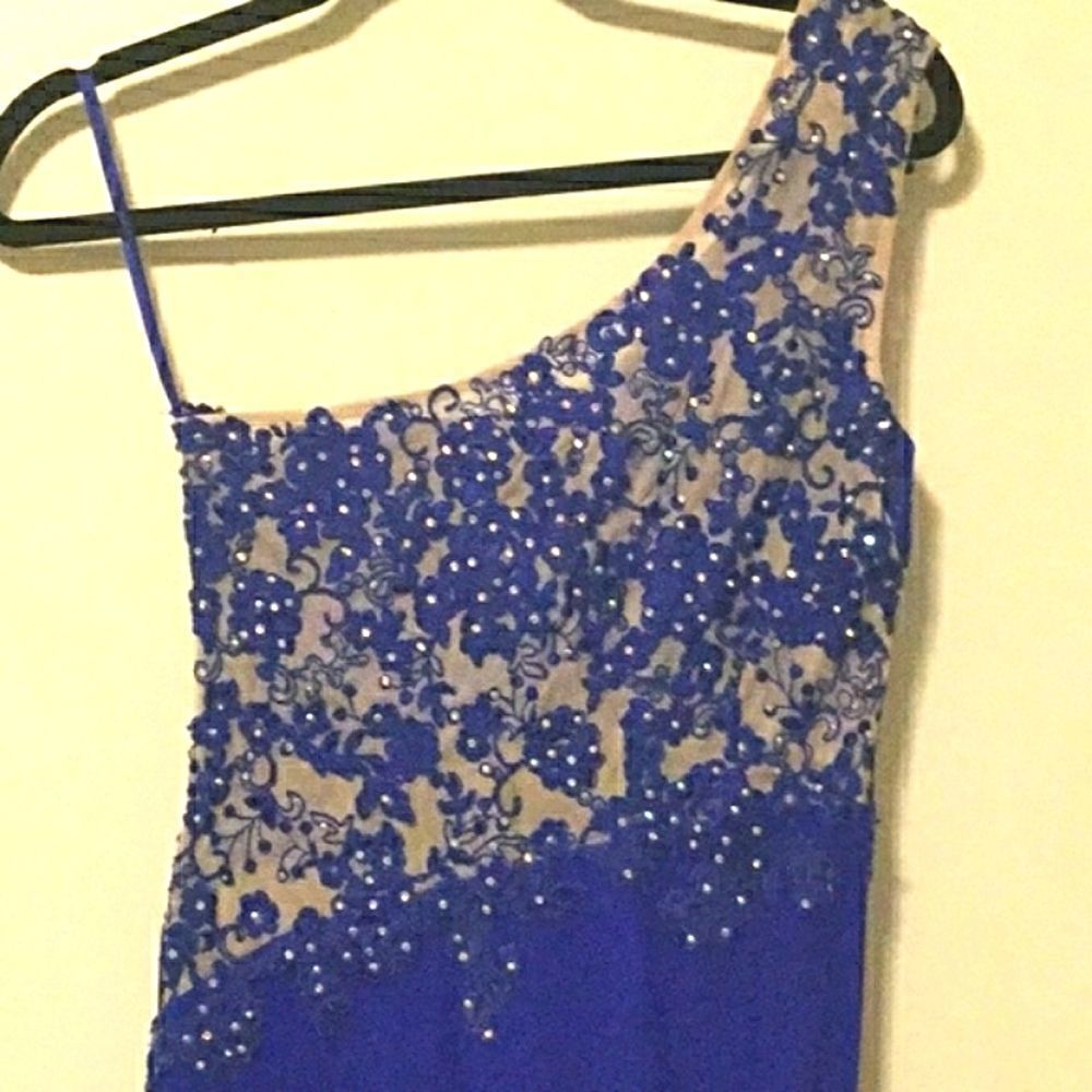 Xscape Embellished One shoulder Mesh Mermaid Gown - Picture 5 of 8